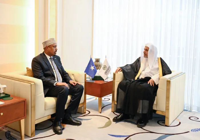  Yang Mulia Sekretaris Jenderal LMD, Ketua Organisasi Ulama Muslim, Syekh Dr. Mohammed Alissa , menerima kunjungan Yang Mulia Duta Besar Republik Federal Somalia untuk Kerajaan Arab Saudi
