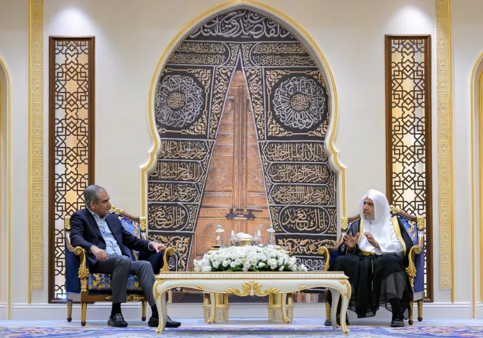 جناب دبیرکل، رئیس انجمن علمای مسلمان، آقای دکتر شیخ محمد العیسی ، از جناب آقای محسن رضا نقوی، وزیر کشور ومبارزه با مواد مخدر جمهوری اسلامی پاکستان، استقبال کرد