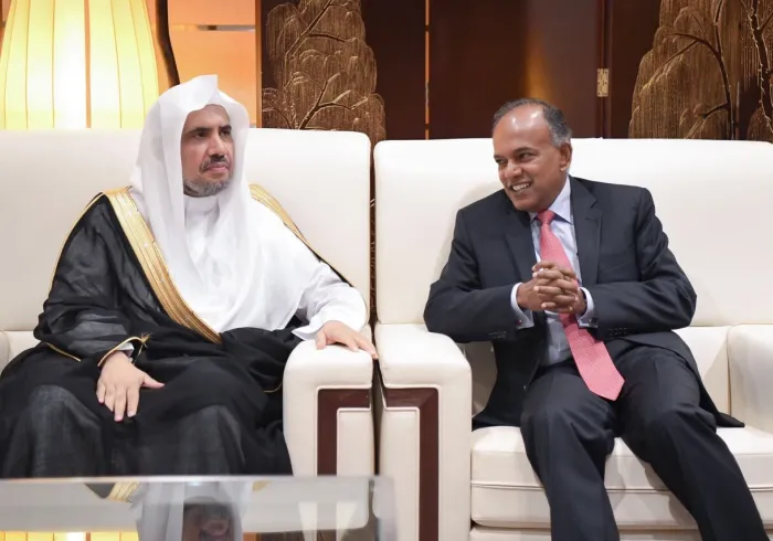 Le SG avec le Ministre intérieur et du droit de Singapour traitant de sujets d'intérêt commun.