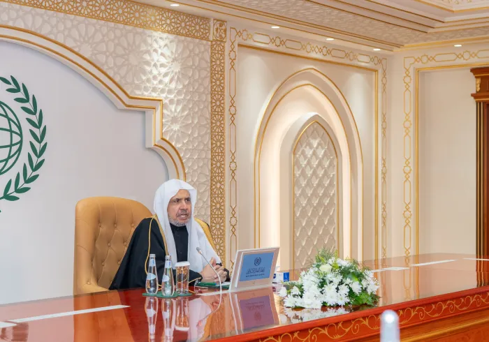 ظهر دیروز جناب دبیر کل، و رئیس انجمن علمای مسلمان، آقای دکتر شیخ محمد العیسی در مقر سازمان همبستگی در مکه مکرمه با اعضای هیئت دانشجویی اقلیت های مسلمان در دانشگاه های اروپا ملاقات کرد 