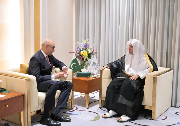 Le Secrétaire général, cheikh Mohammed Al-Issa a reçu l’ambassadeur de la République islamique du Pakistan, M. Ahmad Farooq