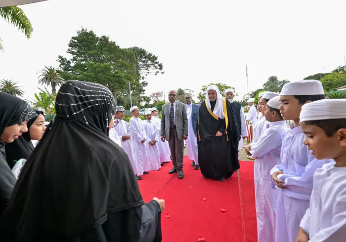 Yang Mulia Sekretaris Jenderal LMD sekaligus Ketua Organisasi Ulama Muslim, Syekh Dr. Mohammed Al-Issa  , mengunjungi masjid terbesar di Selandia Baru, Masjid Al-Mustafa