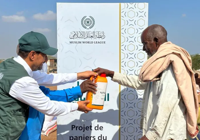 Un mois généreux plein de miséricorde et de solidarité :  Les convois d’aides de la Ligueislamiquemondiale continuent de mettre en œuvre le projet de distribution de paniers  d’aides alimentaires du mois du Ramadan aux nécessiteux du monde islamique et dans les pays où vivent les minorités ; ici les missions de bienfaisance ont été menées à Djibouti.
