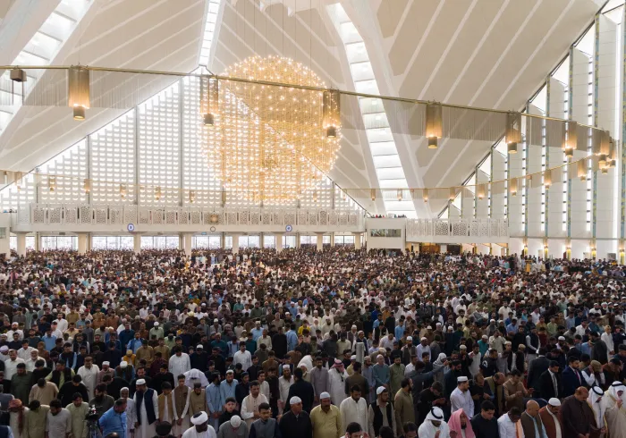 جناب آقای دکتر شیخ  محمد العیسی بر فراز منبر مسجد ملک فیصل در اسلام‌ آباد تاكيد مي كند كه: