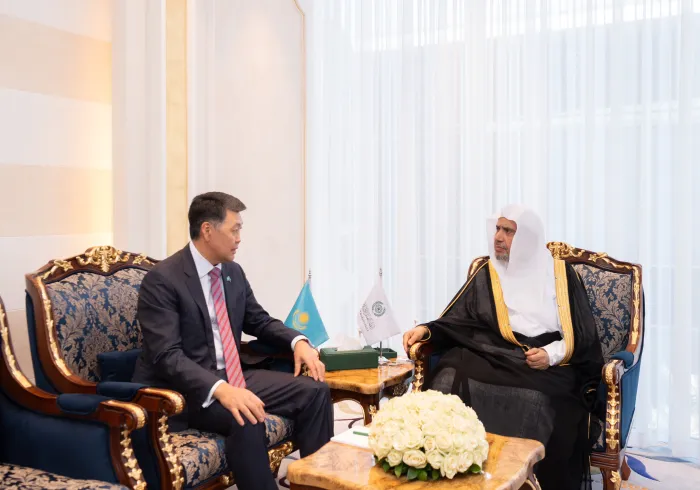 Yang Mulia Sekretaris Jenderal LMD, Ketua Asosiasi Ulama Muslim,   Syekh Dr.Mohammed Alissa, menerima di kantornya Yang Mulia Duta Besar Republik Kazakhstan untuk Kerajaan Arab Saudi