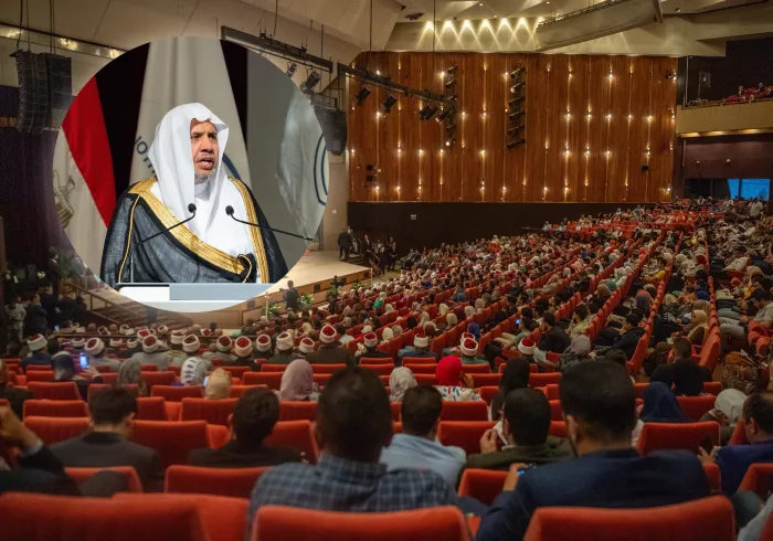 En presencia de cerca de 1600 personas, entre ellas Ministros, directores de universidades, decanos de facultades, académicos y estudiantes: