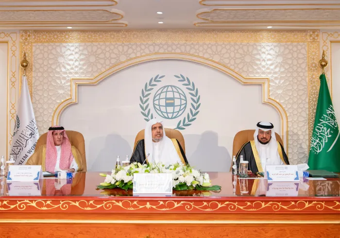 Durante un foro de diálogo con el Sheij Mohammed Al-Issa sobre varias cuestiones islámicas e internacionales