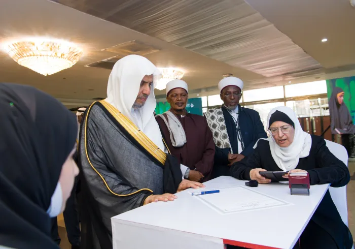 ”عصرِ قرآنی منصوبہ “  رابطہ عالم اسلامی کی آن لائن قرآنی تعلیم کی خدمات پوری دنیا میں قرآن کریم کے حفاظ تک پہنچ چکی ہیں۔ 