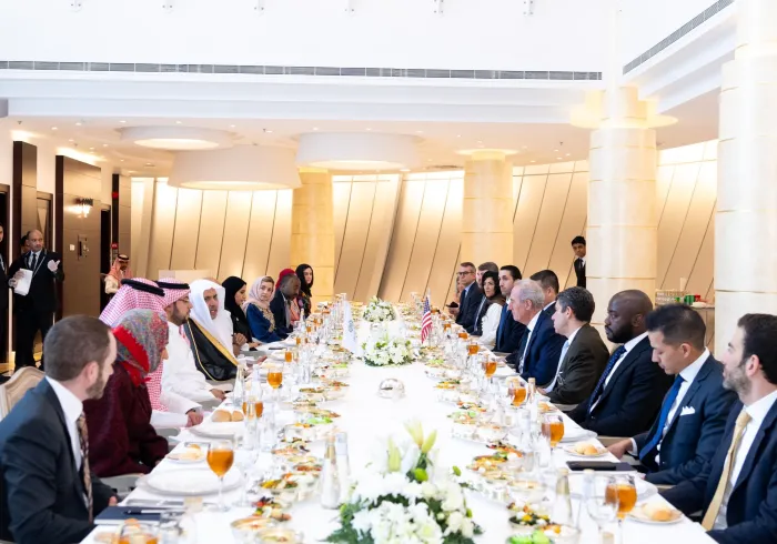 El Secretario General, Presidente de la Comisión de Ulemas, el Sheij Mohammed Al-Issa , se reunió en Riad con una delegación compuesta por investigadores y especialistas en asuntos políticos y relaciones internaciona