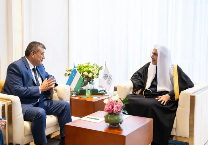 Yang Mulia Sekretaris Jenderal LMD, Ketua Organisasi Ulama Muslim, Syekh Dr. Mohammed Alissa , bertemu dengan Yang Mulia Duta Besar Republik Uzbekistan untuk Kerajaan Arab Saudi
