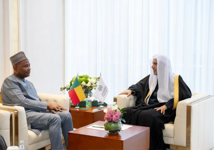 Yang Mulia Sekretaris Jenderal LMD, Ketua Organisasi Ulama Muslim, Syekh Dr. Mohammed Alissa , bertemu dengan Yang Mulia Duta Besar Republik Benin untuk Kerajaan Arab Saudi