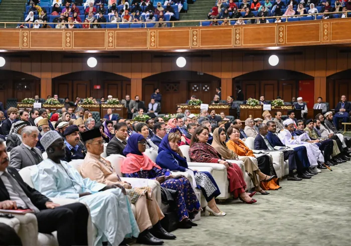 El Secretario General y Presidente de la Comisión de Ulemas, el Sheij Mohammed Al-Issa , durante el lanzamiento de la conferencia EducacionDeNiñas en las sociedades musulmanas desde la capital de Pakistán, Islamabad: