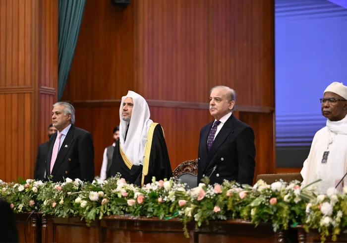 El Primer Ministro de la República Islámica de Pakistán, el Sr. Muhammad Shehbaz Sharif, durante su patrocinio de la conferencia de la Liga del Mundo Islámico: EducacionDeNiñas en las sociedades musulmanas, desde la capital pakistaní, Islamabad: