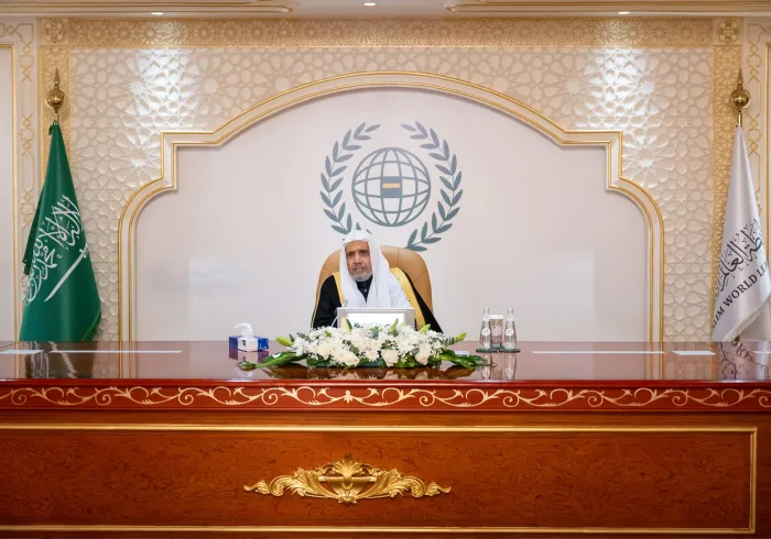 En presencia del Secretario General, Presidente de la Comisión de Ulemas, el Sheij Mohammed Al-Issa: