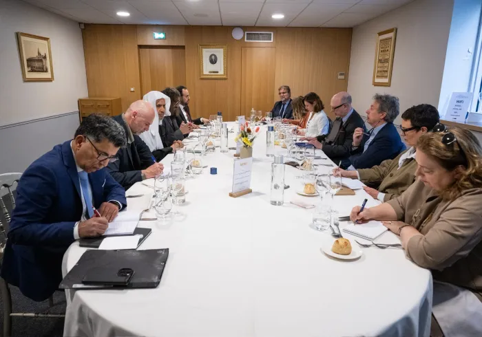 ‫عزت مآب شیخ ڈاکٹر ⁧‫محمد العیسی‬⁩ ⁦نے فرانسیسی صحافت، نیوز ایجنسی اور ریڈیو کے نمائندوں کے ساتھ ایک خصوصی نشست میں مذہبی اصطلاحات اور ان سے متعلق عمومی مغالطوں سمیت متعدد فکری مسائل پر روشنی ڈالی:‬