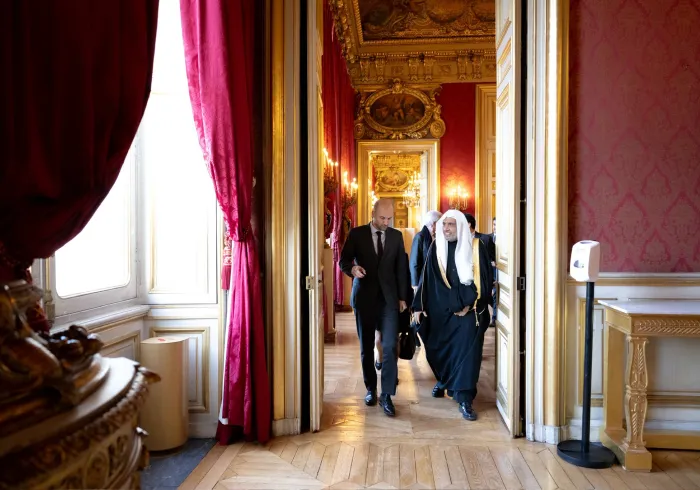 ایک باضابطہ دورے کے ضمن میں، سیکرٹری جنرل رابطہ اور چیئرمین مسلم علماء کونسل، عزت مآب شیخ ڈاکٹر محمد العیسی نے پیرس میں فرانسیسی وزارتِ خارجہ کے مرکزی دفتر میں وزیر خارجہ جان نوئل باروٹ سے ملاقات کی۔