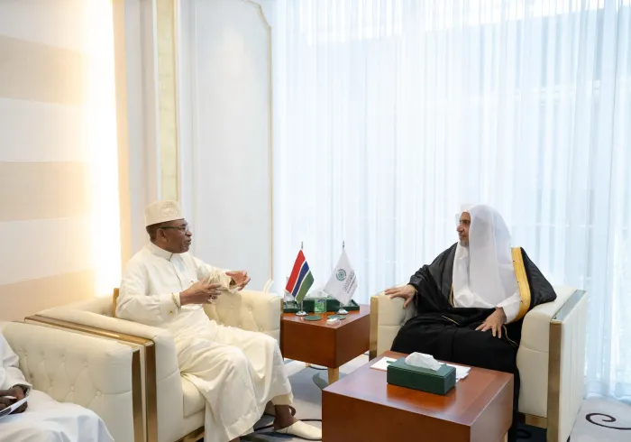 Yang Mulia Sekretaris Jenderal LMD, Ketua Organisasi Ulama Muslim, Syekh Dr. Mohammed Alissa, menerima kunjungan Yang Mulia Rektor Universitas Darul Uloom di India, Syekh Allamah Khalilur Rahman Sajjad Nomani Nadwi, pada sore hari ini.