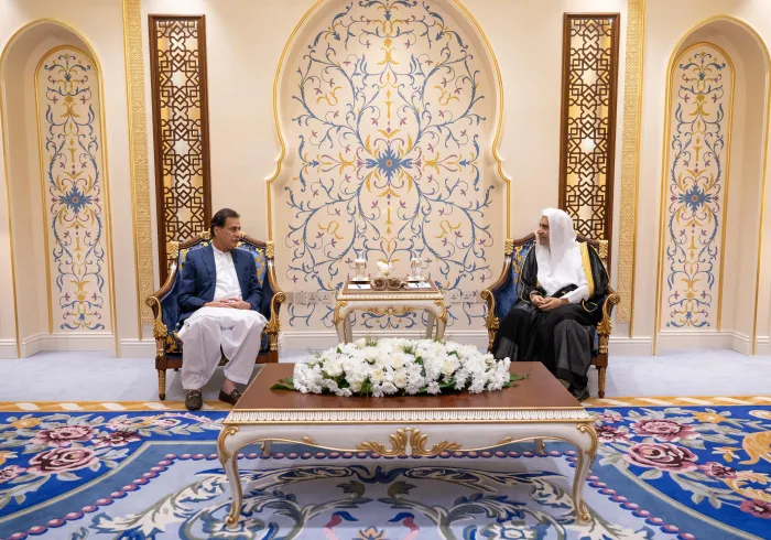الأمين العام لرابطة العالم الإسلامي يستقبل رئيس البرلمان الباكستاني
