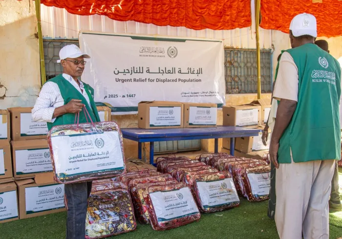 تواصل رابطة العالم الإسلامي، توزيعَ المساعدات بولاية شمال كردفان بجمهورية السودان، للنازحين الفارين من ويلات الحرب بمدينة الأبيض