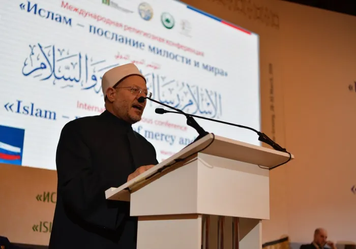 Le Mufti d’ Egypte D. Chaowki Roulam durant à Moscou durant le congrès « L’Islam message de miséricorde et de paix » où il a présenté ces grandes  valeurs dans l’Islam