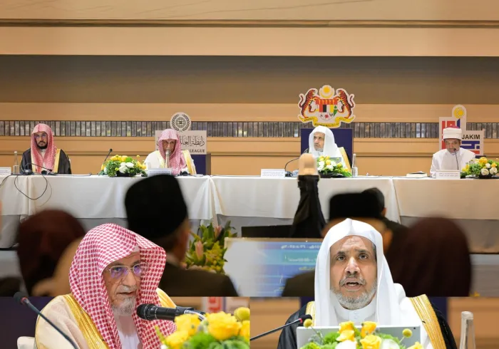 آج صبح ملائیشیا کے دارالحکومت ”کوالالمپور“ میں، وزیرِاعظم کی سرپرستی اور عالمِ اسلام کے نامور فقہاء کی موجودگی میں: