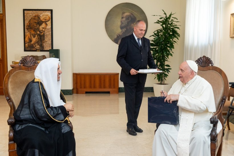 پس از پذیرایی از وی در دفترش، در طی یک جلسه استثنایی که نشان دهنده میزان مهمان نوازی و قدردانی بسیار است