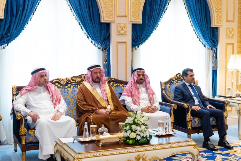 Yang Mulia Sekretaris Jenderal LMD, Ketua Asosiasi Ulama Muslim Syekh Dr.Mohammad Alissa , bertemu dengan Ketua Diwan Wakaf Sunni di Irak, prof. Dr. Mishaan Al-Khazraji, dan delegasi pendampingnya, di kantor pusat LMD di Makkah.