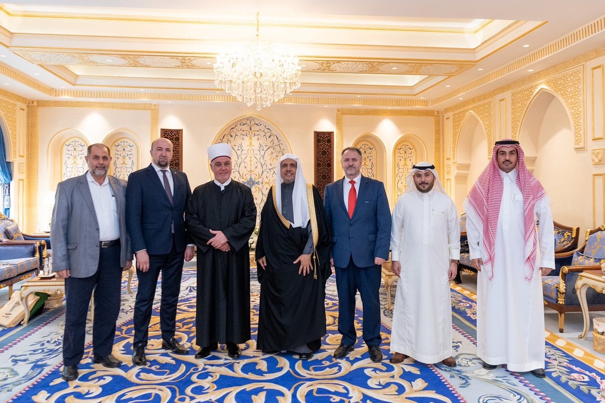 Sekretaris Jenderal LMD, Ketua Asosiasi Ulama Muslim, Syekh Dr.Mhmd Alissa , menerima Mufti Bosnia dan Herzegovina, Syekh Husein Kavazovic di kantornya di Makkah.