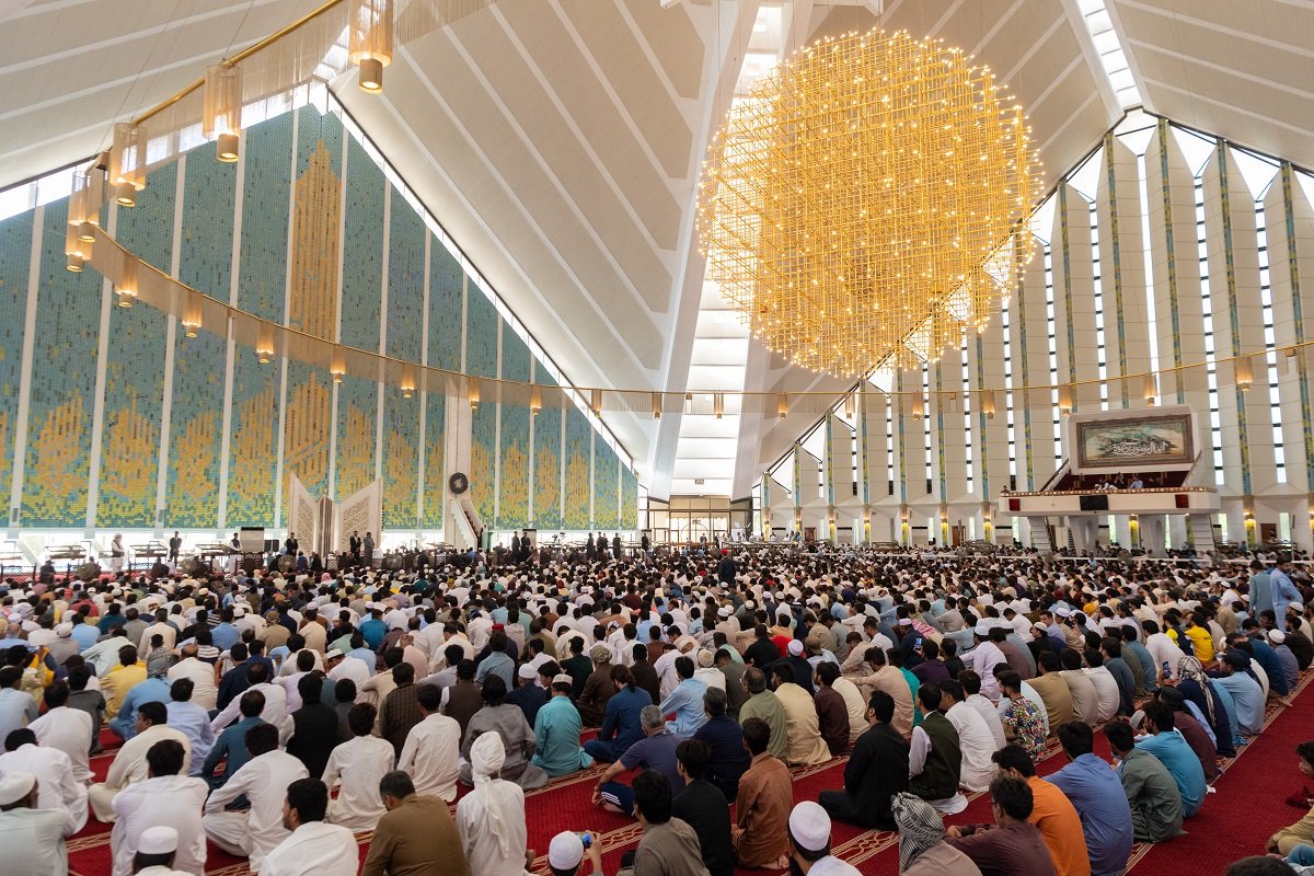 حضور خطبة الجمع التي القاها أمين عام رابطة العالم الإسلامي في جامع الملك فيصل في إسلام آباد
