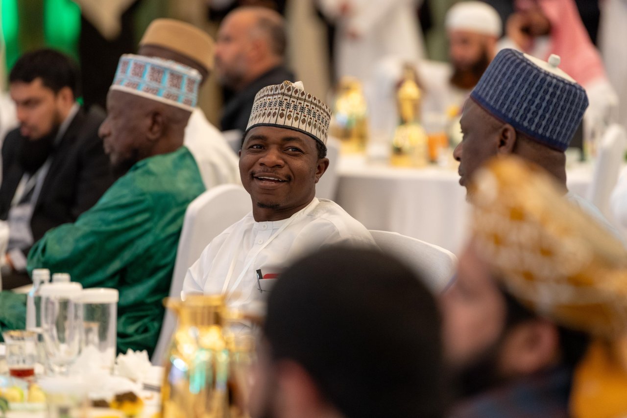 علماء المسلمين ومفتوهم يصدرون من مكة المكرمة &quot;وثيقة بناء الجسور بين المذاهب الإسلامية&quot; للتذكير بمفهوم الأمة الواحدة وتجاوز مآسي الطائفية