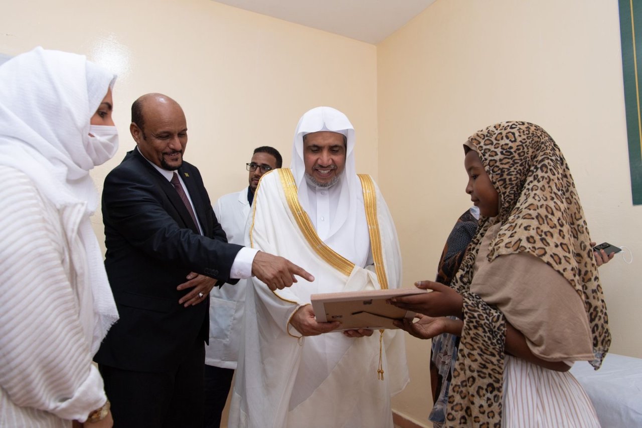 د. العيسى يدشّن حزمة مشروعاتٍ تنموية ورعوية وإغاثية في موريتانيا بتنسيق حكومي