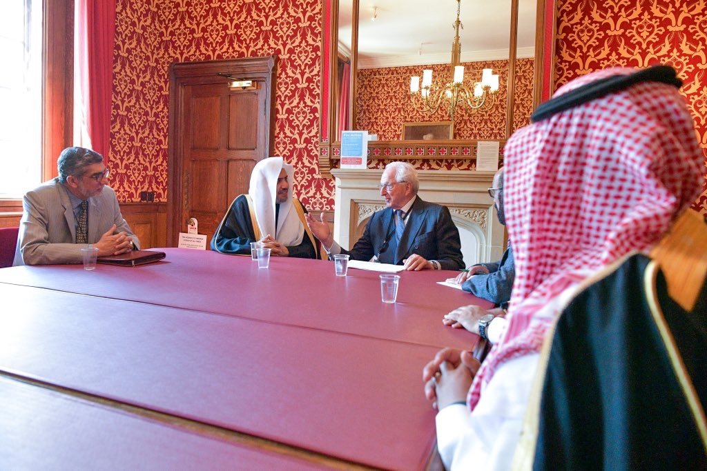 Le  SG a rencontré à Londres le Secrétaire d'Etat anglais M. Alistair Burt et le Lord Wolf Président du Comité des religions et des croyances dans la vie publique; il a présidé ensuite le Conseil d'admnistration du Centre islamique d'Edimbourg.