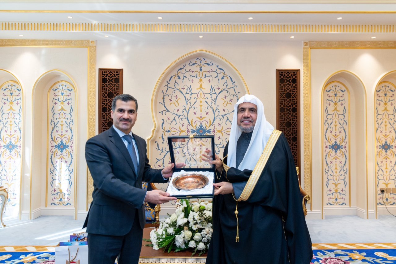 Au siège de la LIM à La Mecque, Mohammad Alissa reçoit le Consul général et représentant de l'Irak auprès de l'OCI en Arabie Saoudite Mr Naqchabandi 