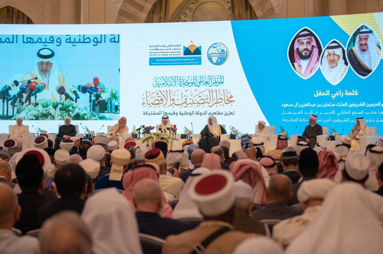 Une des recommandations du communiqué final du congrès l’Unité Islamique tenu à La Mecque,vers qui les cœurs des musulmans se penchent,avec 1200 savants de 28 entités islamiques confirme la fierté du rôle de l’Arabie Saoudite en tant que haute référence islamique.