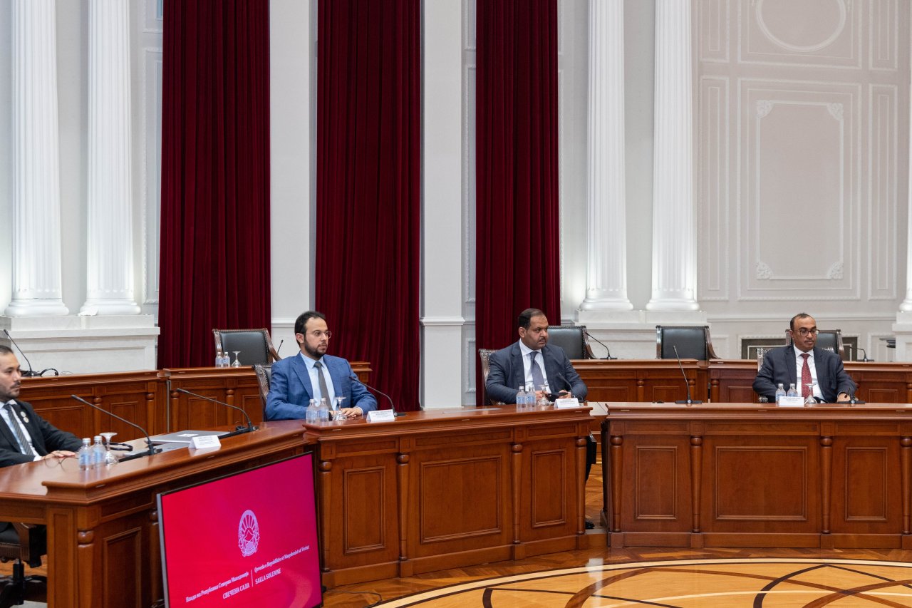 مذہبی جماعات اور گروہوں کے ساتھ روابط کے لئے حکومتی کمیٹی نے شمالی مقدونیہ کے دار الحکومت میں اپنے مرکزی دفتر میں عزت مآب شیخ ڈاکٹر ‫محمد العیسی‬ کا پُرجوش استقبال کیا