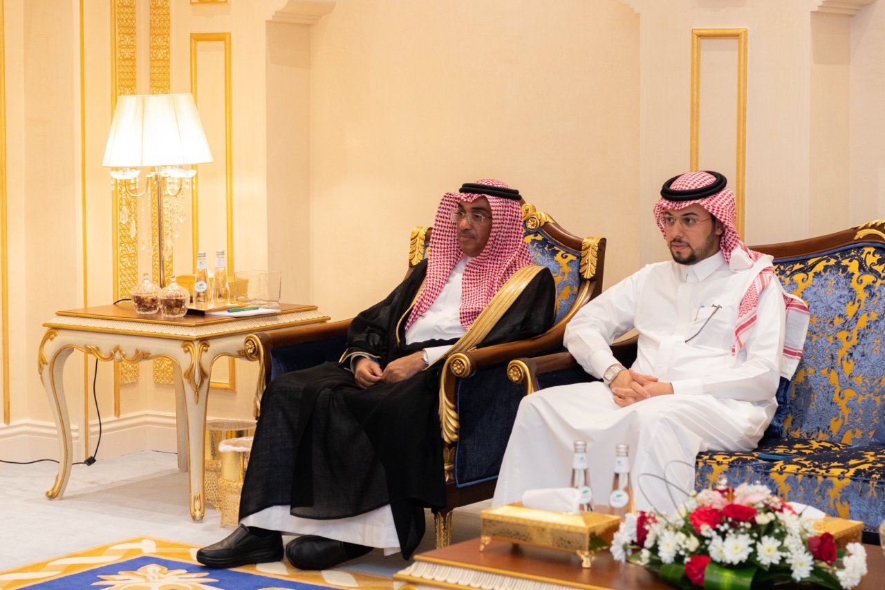 ڈاکٹر محمد العيسى نے مکہ مکرمہ میں رابطہ کے مرکزی دفتر میں وزیر مذہبی امور،انڈونیشیا جناب ياقوت خليل قوماس اور شیخ یحيی خلیل،صدر جمعیت نہضۃ العلماء جس کے 120ملین ارکین ہیں،کا استقبال کیا