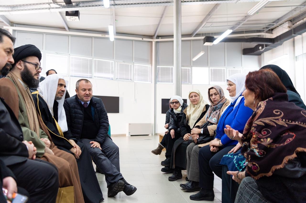 Dans le cadre de la tournée mondiale de soutien aux victimes de massacre: Mohammad Alissa dirige une délégation musulmane  comprenant aussi des responsables des différentes religions afin de rendre hommage aux victimes musulmanes du massacre de “Srebrenica”.