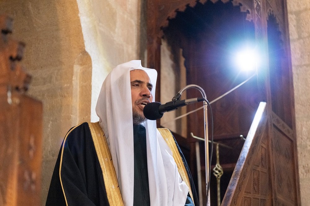 Mohammad Alissa faisant le sermon du Vendredi à Belgrade en Serbie où les fidèles ont fait part de leur joie quant à son sujet qui contenait des directives pour l’ensemble des minorités islamiques.