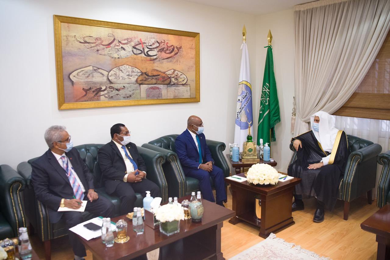 Mohammad Alissa a reçu  le Ministre des Affaires étrangères de la République des Maldives , M. Abdullah Shahid, qui a salué le rôle central de la LIM au service des causes islamiques et humanitaires.