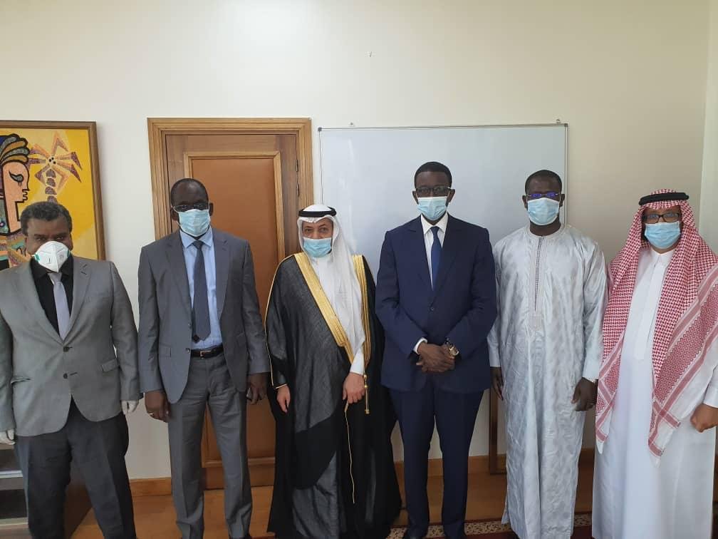 رابطة العالم الإسلامي تدعم  ١٦ دولة ومنظمة عالمية لمواجهة جائحة كورونا