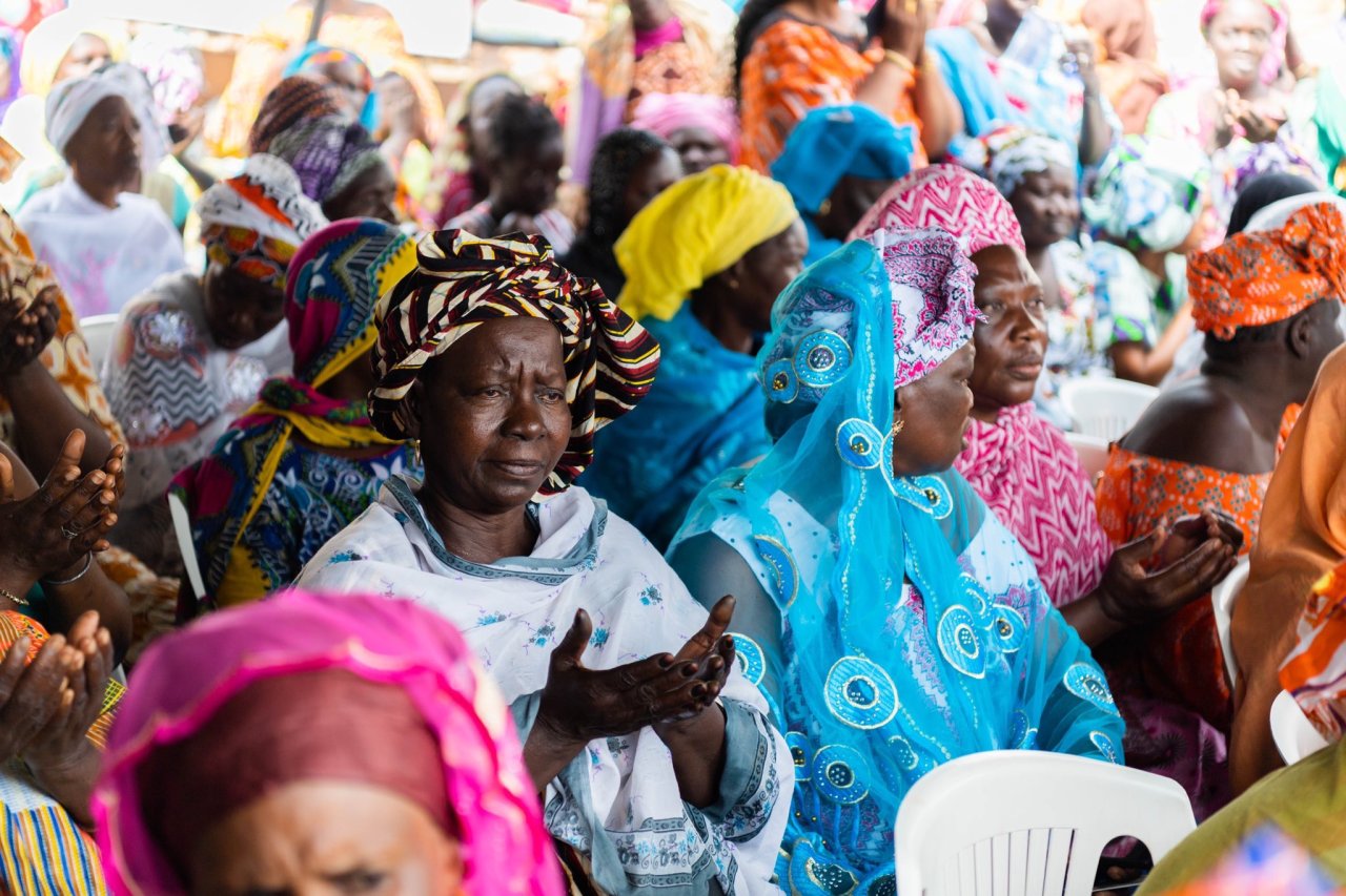 ضمن برامج ⁧رابطة العالم الإسلامي⁩، الإنسانية في إفريقيا، دشن معالي الشيخ د. محمد العيسى⁩ إغاثة عاجلة في ضواحي ⁧داكار
