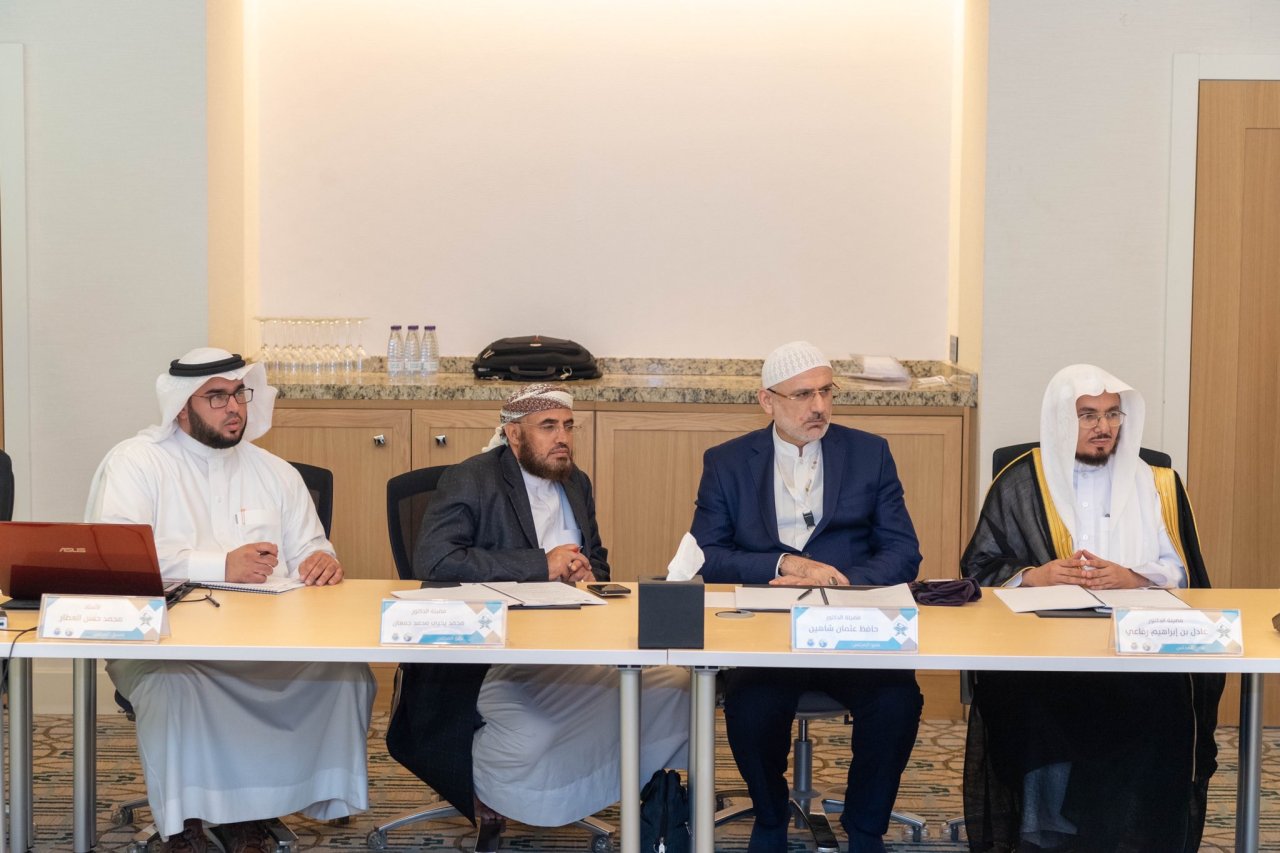 بحضور كبار قراء العالم الإسلامي معالي الشيخ د.محمد العيسى⁩، يرأس اجتماع المجلس العالمي لشيوخ الإقراء