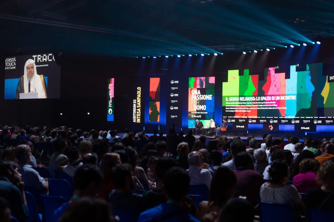 یورپی نوجوانوں کے سب سے بڑے پلیٹ فارم  سے  جس میں تقریباً 10 لاکھ زائرین  شرکت کرتے ہیں۔ڈاکٹر العیسی  نے کہاکہ  ریاستی قوانین اور ان کی معاشرتی اقدار  آزادی کے حدود ہیں  جہاں وہ آکر رک جاتی ہے۔