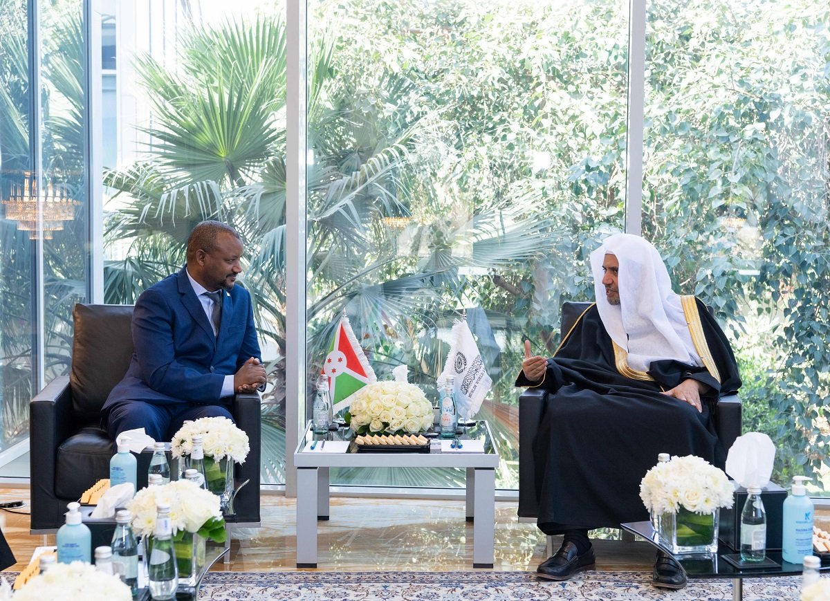 عزت مآب شیخ ڈکٹر محمد العیسی نے بروز پیر مملکت سعودی عرب میں جمہوریہ برونڈی کے سفیر جناب ناہیو جیکس سے ملاقات کی