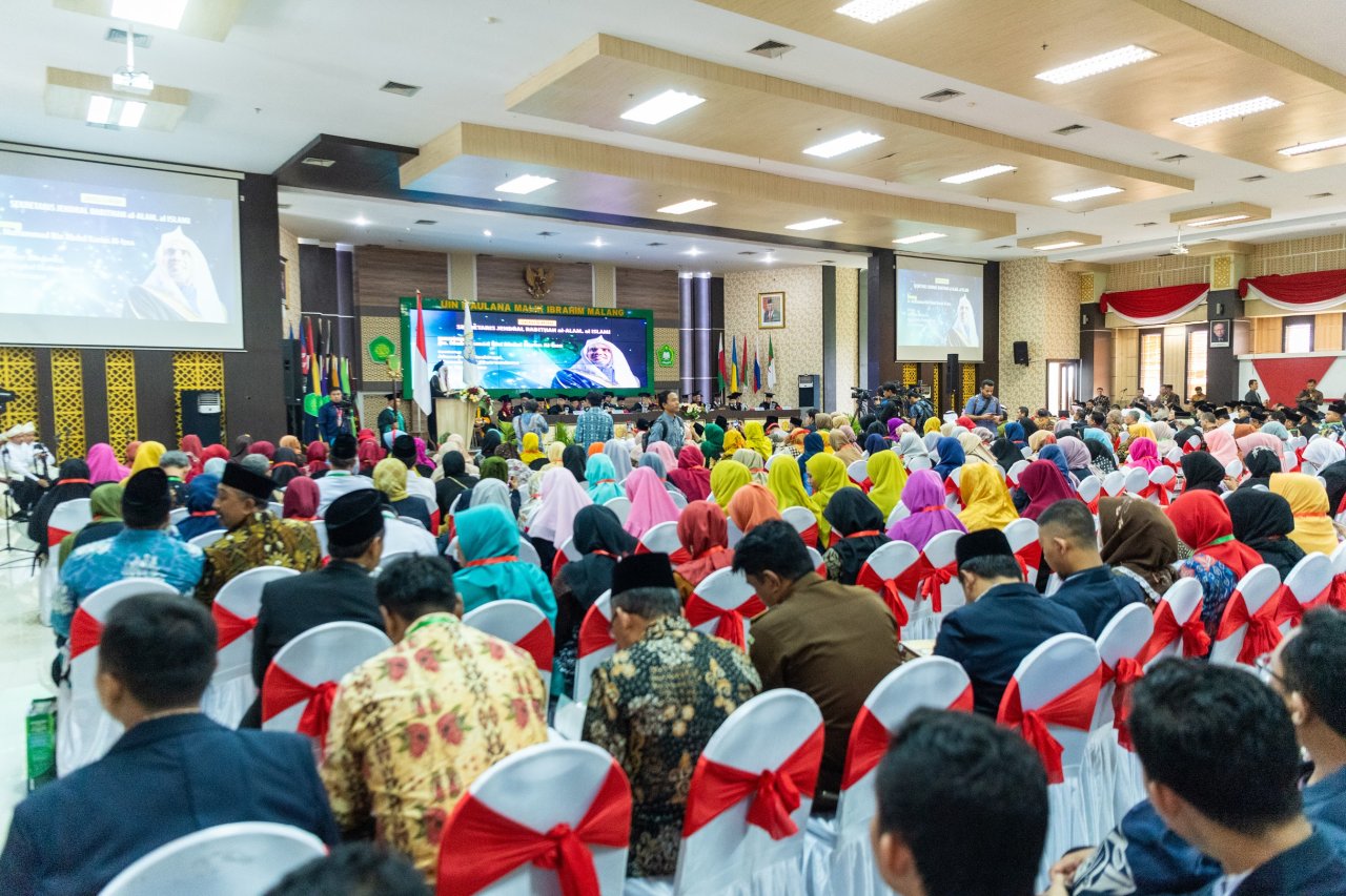 MohammadAlissa a tenu une allocation à l’université indonésienne «Maulana Malik Ibrahima»  devant le corps enseignant et les étudiants.