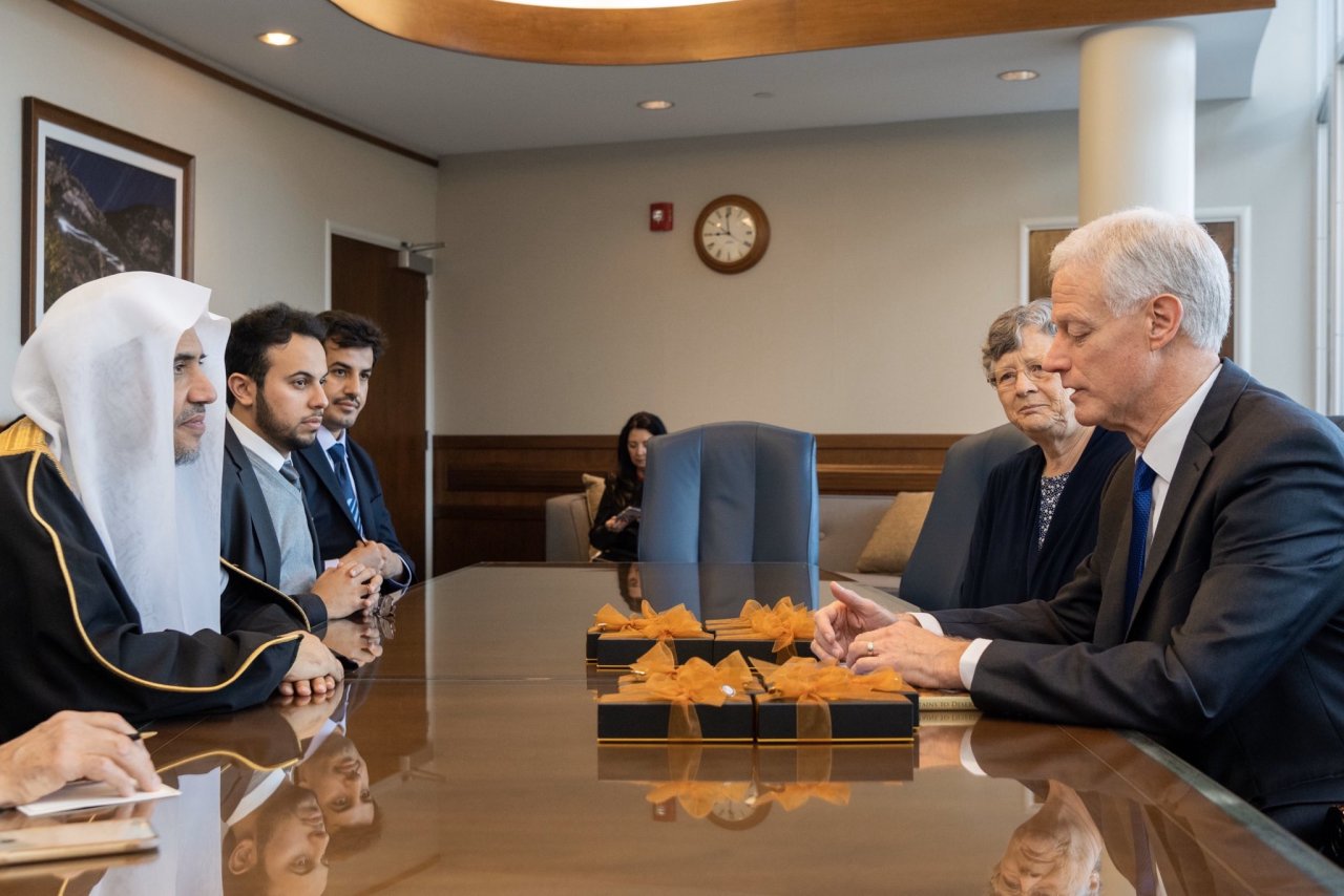 مدير جامعة &quot;ولاية يوتا الأمريكية&quot; كيفن وورثن يستقبل معالي د. ⁧‫محمد العيسى‬⁩ في الجامعة التي تضم  أكثر من 35 ألف طالب