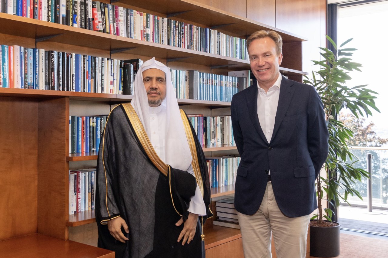 ورلڈ اکنامک فورم”ڈیووس” کے صدر بورج برینڈ نے جنیوا میں فورم کے مرکزی دفتر میں  عزت مآب شیخ ڈاکٹر محمد العیسی کا استقبال کیا