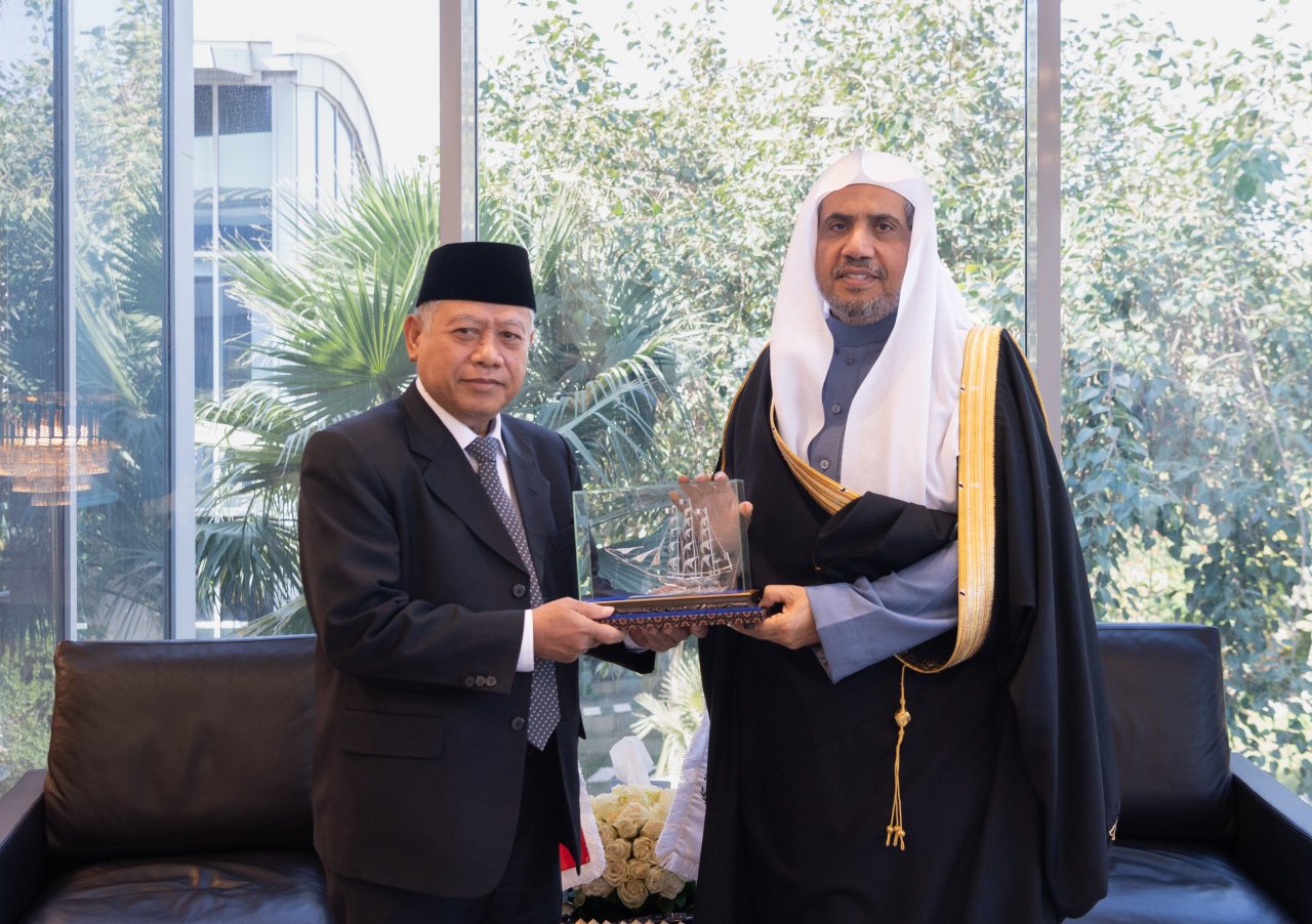 Siang hari ini, Yang Mulia Syekh Dr. Mohammed AlIssa bertemu dengan Yang Mulia Duta Besar Republik Indonesia di Kerajaan Arab Saudi, Dr. Abdulaziz Ahmad