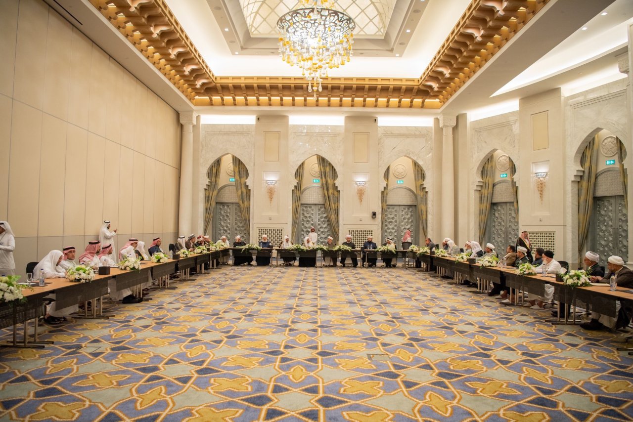 ‏معالي الشيخ د. ⁧محمد العيسى⁩ يلتقي وفد كبار العلماء العراقيين ورئيس وأعضاء المجمع الفقهي العراقي برئاسة سماحة الشيخ العلامة ⁧أحمد حسن الطه⁩، وقد ثمّنوا مؤتمر ⁧الرابطة⁩ حول الوحدة الإسلامية وتعزيز القيم المشتركة للدولة الوطنية بمشاركة ٢٨ مكوناً إسلامياً من مختلف ⁧المذاهب⁩ و ⁧الطوائف⁩.