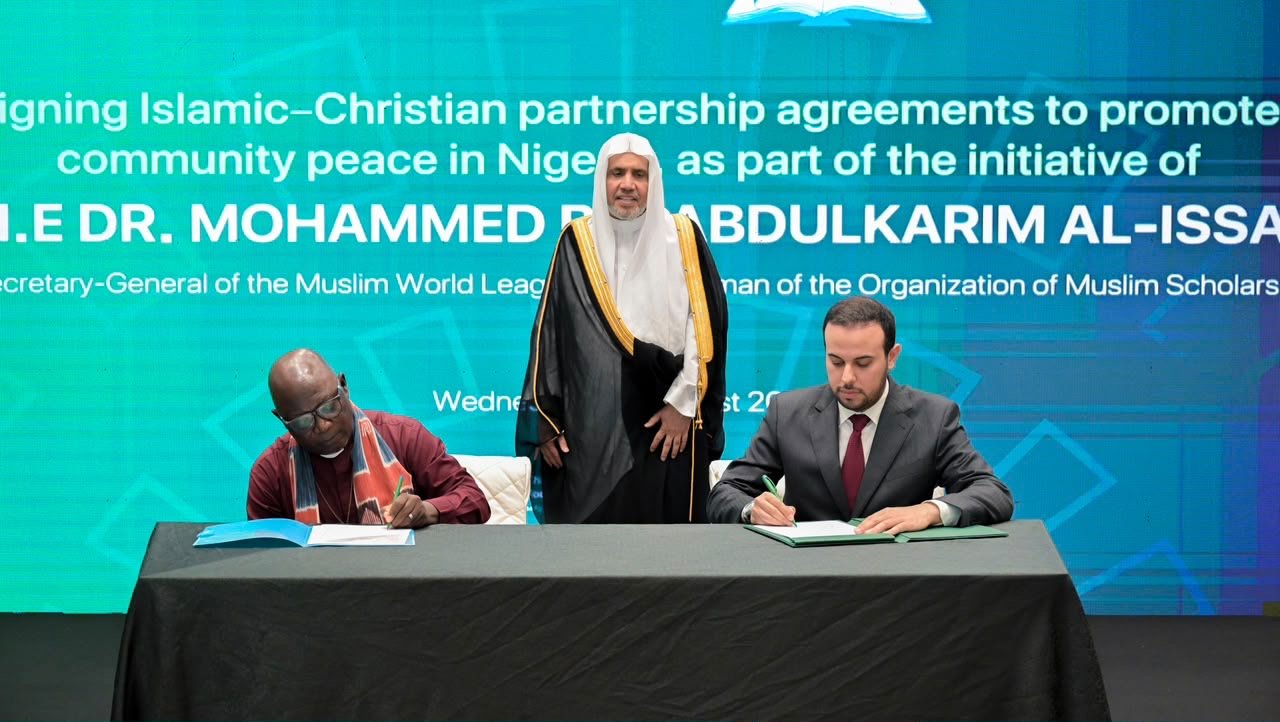 دبیرکل سازمان همبستگی جهان اسلام شاهد نشست میزگرد رهبران اسلامی و مسیحی در نیجریه و امضای توافق‌نامه‌های آن بود